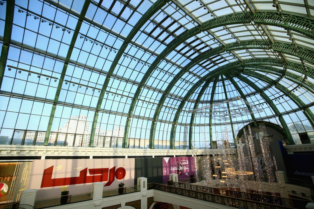 Apple Store Mall Of The Emirates Dubai And Apple Store Yas Mall Abu Dhabi October 15 2015