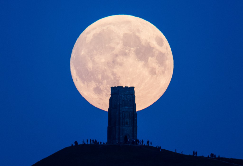 A Total Lunar Eclipse Spawns Blood Supermoon