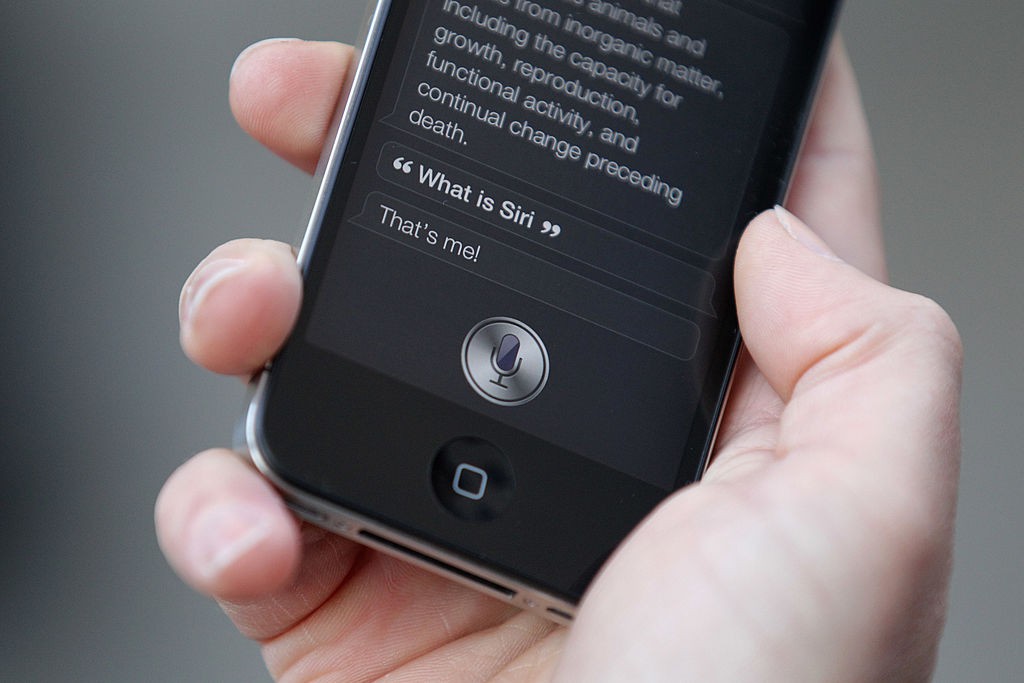 The Apple iPhone 4s Is Released Worldwide