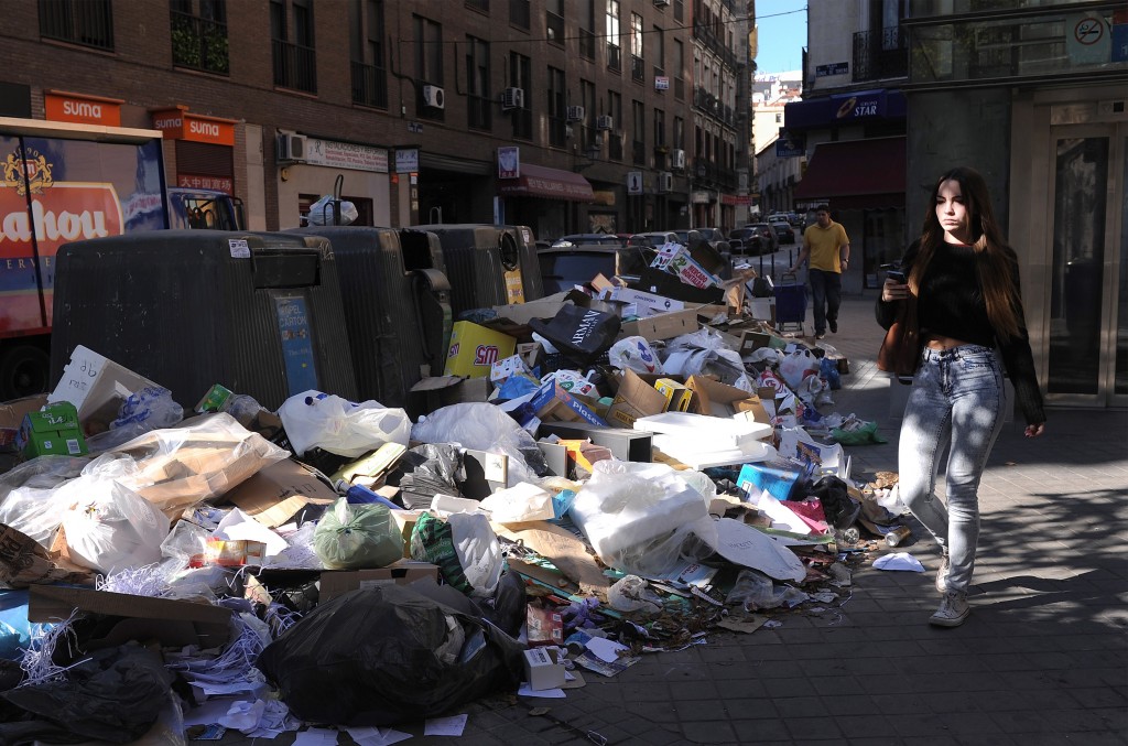 Rubbish Strike Continues To Bite In Madrid