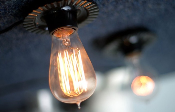 California Lawmaker Considers Bill Banning Conventional Light Bulbs