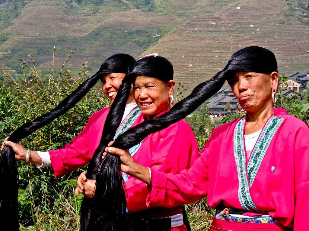 C'è un villaggio in Cina in cui le donne si tagliano i ...