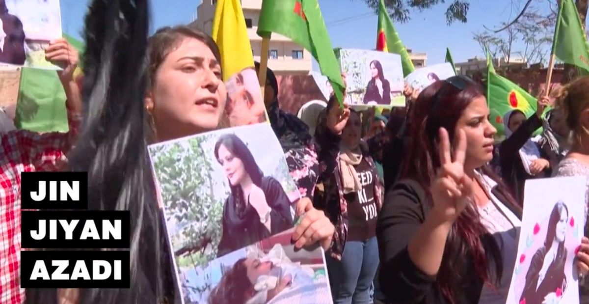Da dove viene lo slogan delle proteste delle donne in Iran