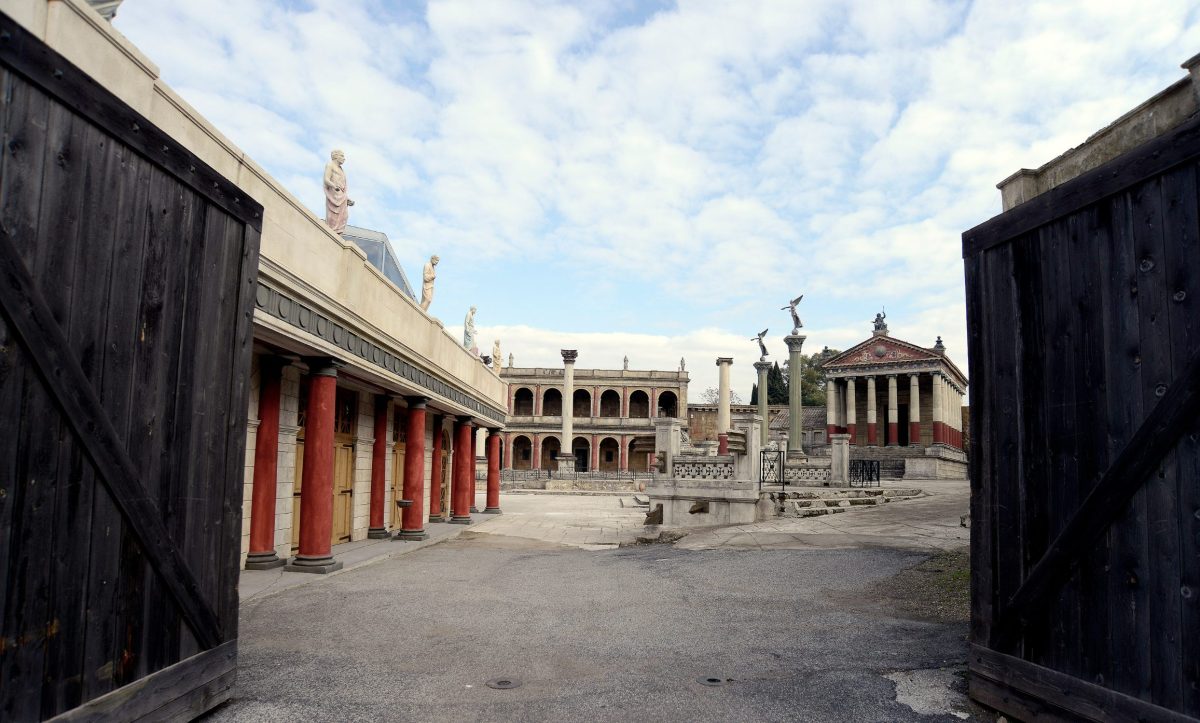 Grazie alla fissazione di Hollywood per i film ambientati nell'antica Roma, il bilancio di Cinecittà è tornato in attivo | Rivista Studio